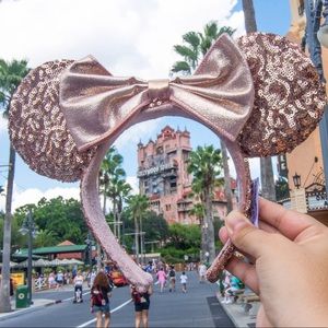 BNWT DLR Disney Rose Gold Minnie Ears